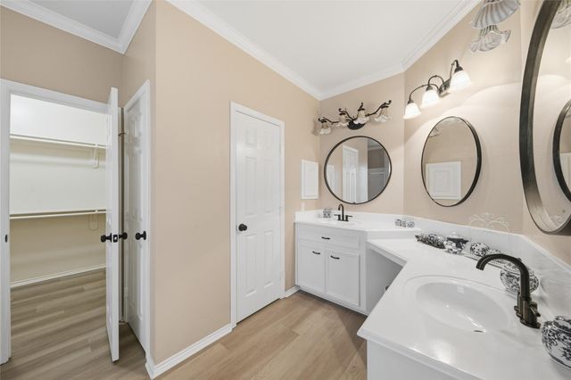 510 Crestwater Court, Houston, TX 77082