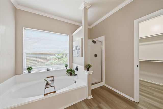 510 Crestwater Court, Houston, TX 77082