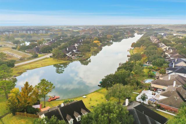 510 Crestwater Court, Houston, TX 77082