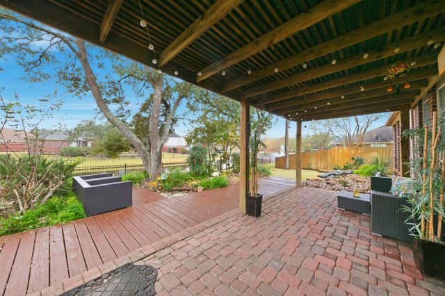 510 Crestwater Court, Houston, TX 77082