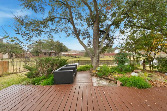 510 Crestwater Court, Houston, TX 77082