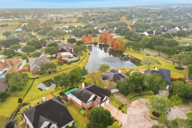 510 Crestwater Court, Houston, TX 77082