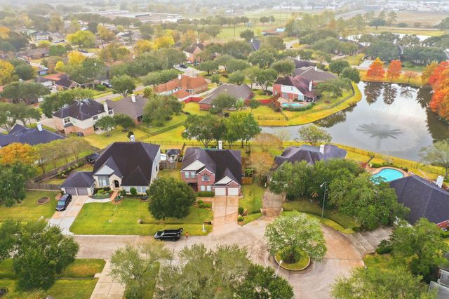 510 Crestwater Court, Houston, TX 77082