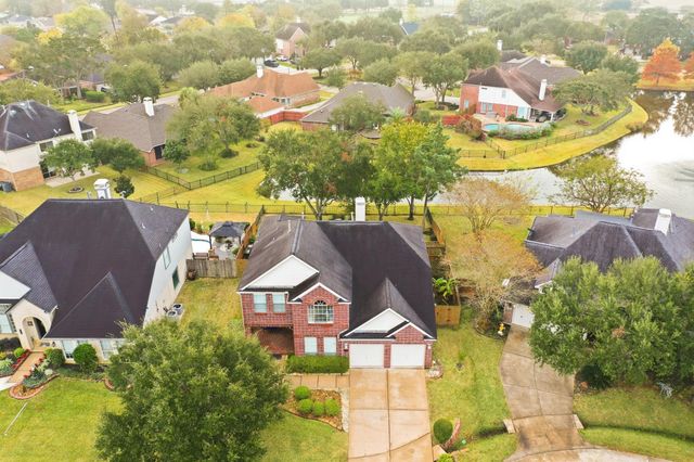 510 Crestwater Court, Houston, TX 77082