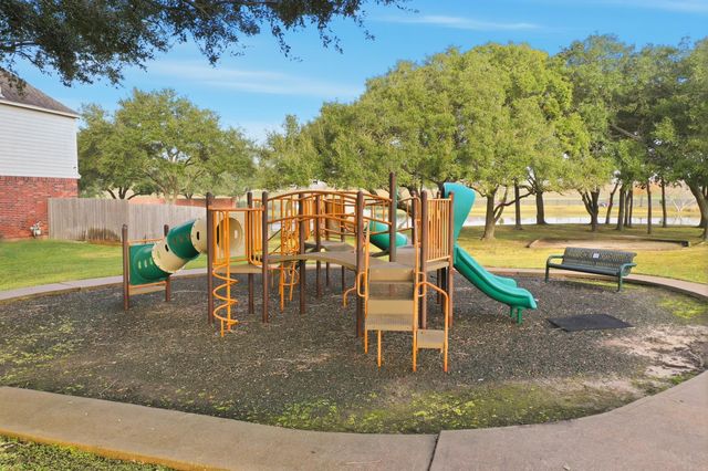 510 Crestwater Court, Houston, TX 77082