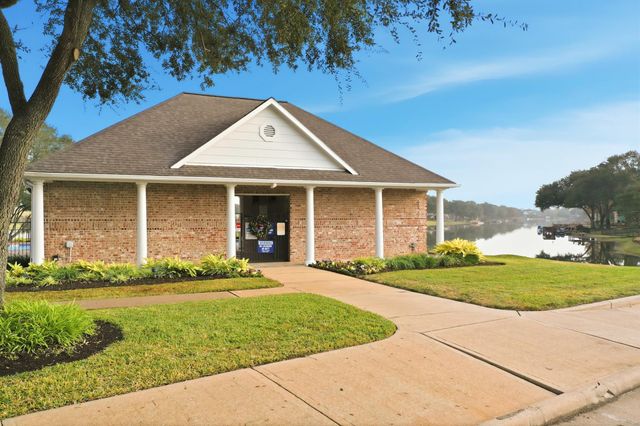 510 Crestwater Court, Houston, TX 77082