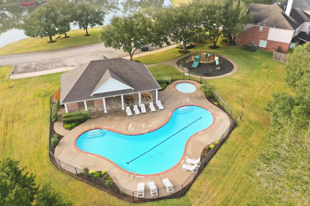 510 Crestwater Court, Houston, TX 77082