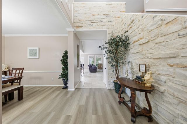 510 Crestwater Court, Houston, TX 77082