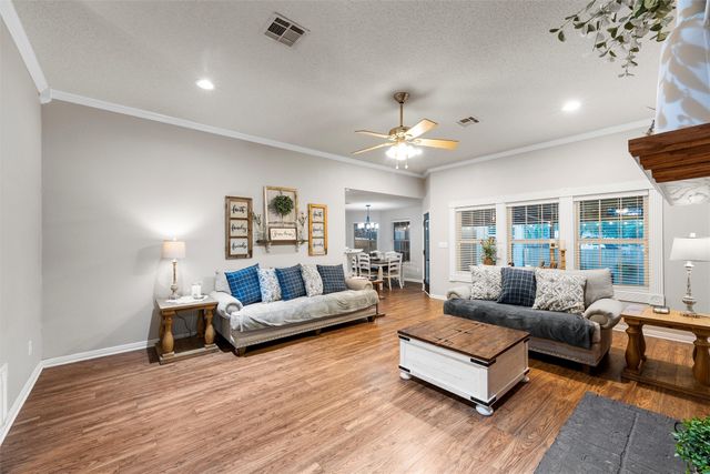 112 Topaz Circle, Hewitt, TX 76643