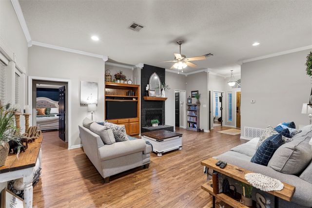 112 Topaz Circle, Hewitt, TX 76643