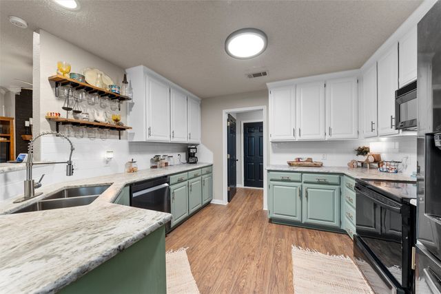 112 Topaz Circle, Hewitt, TX 76643