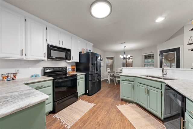 112 Topaz Circle, Hewitt, TX 76643