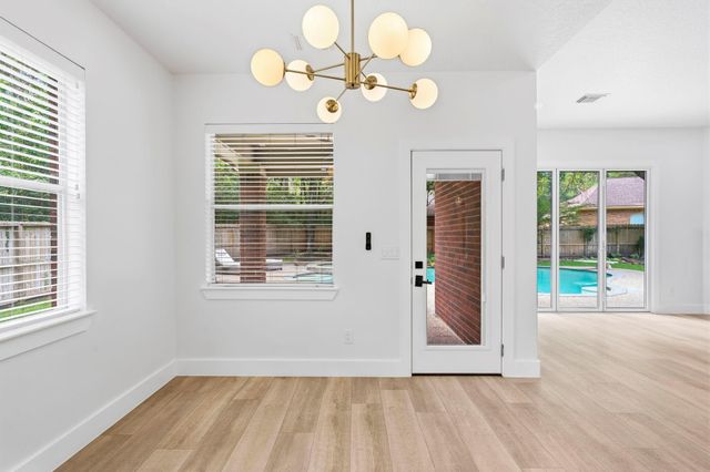 138 W Stockbridge Landing Circle, Spring, TX 77382