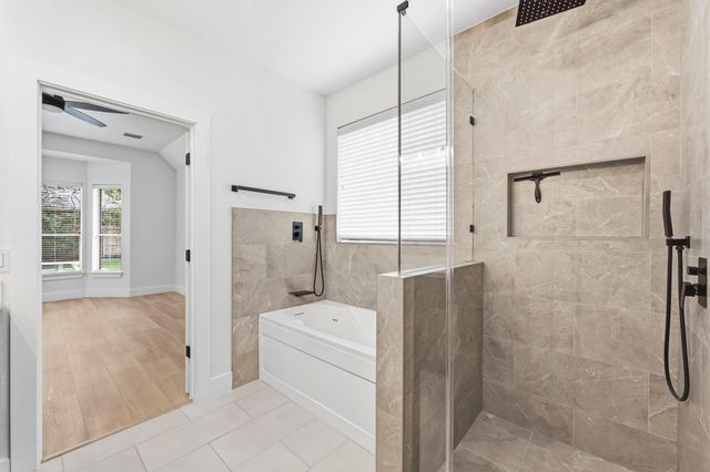 138 W Stockbridge Landing Circle, Spring, TX 77382