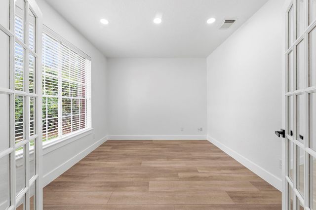 138 W Stockbridge Landing Circle, Spring, TX 77382