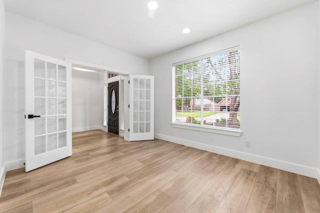 138 W Stockbridge Landing Circle, Spring, TX 77382