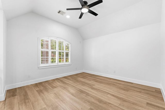 138 W Stockbridge Landing Circle, Spring, TX 77382