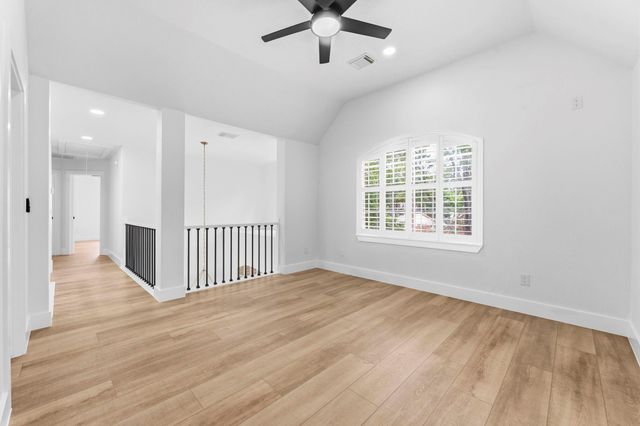 138 W Stockbridge Landing Circle, Spring, TX 77382