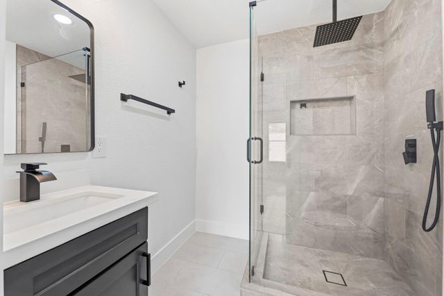 138 W Stockbridge Landing Circle, Spring, TX 77382