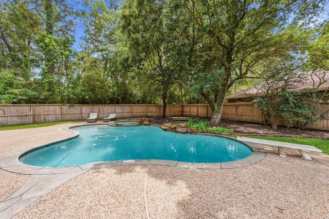 138 W Stockbridge Landing Circle, Spring, TX 77382