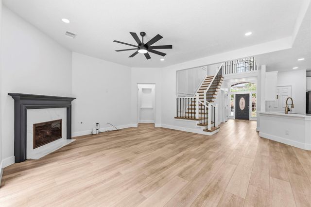 138 W Stockbridge Landing Circle, Spring, TX 77382