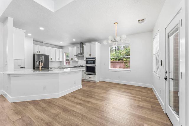 138 W Stockbridge Landing Circle, Spring, TX 77382