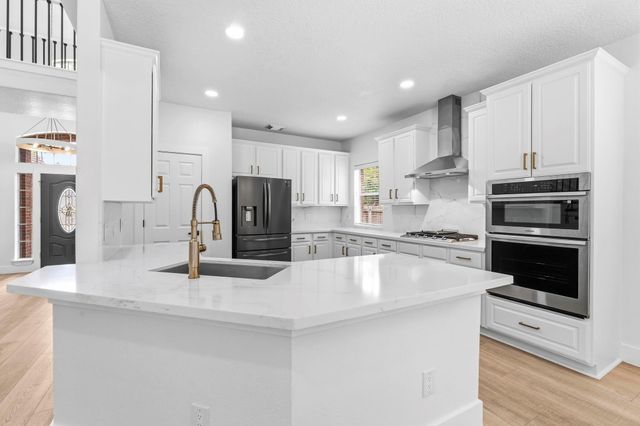 138 W Stockbridge Landing Circle, Spring, TX 77382