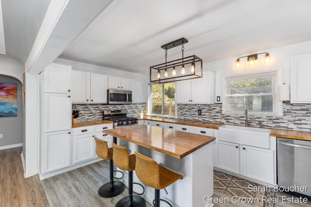 157 1st Avenue, Norton Shores, MI 49444