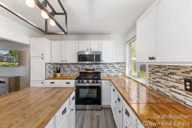 157 1st Avenue, Norton Shores, MI 49444