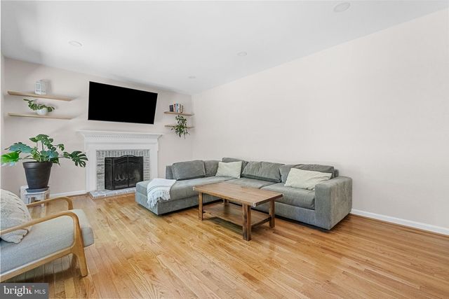 6153 RIVER FOREST DR, Manassas, VA 20112