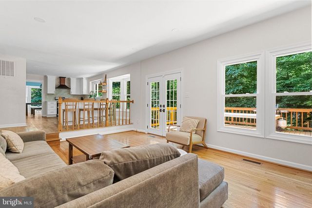 6153 RIVER FOREST DR, Manassas, VA 20112