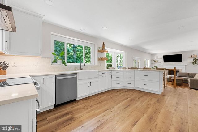 6153 RIVER FOREST DR, Manassas, VA 20112