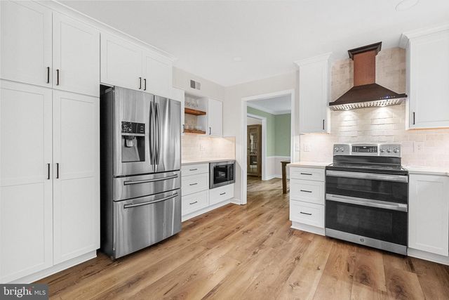 6153 RIVER FOREST DR, Manassas, VA 20112