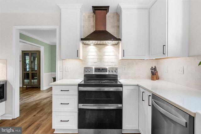 6153 RIVER FOREST DR, Manassas, VA 20112