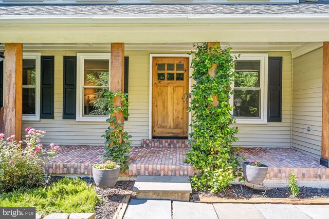 6153 RIVER FOREST DR, Manassas, VA 20112