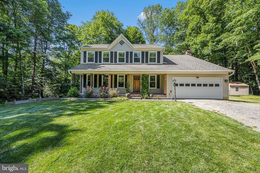 6153 RIVER FOREST DR, Manassas, VA 20112