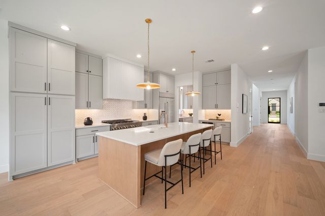 6108 Kenwood Avenue, Dallas, TX 75214