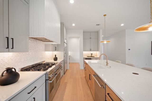 6108 Kenwood Avenue, Dallas, TX 75214