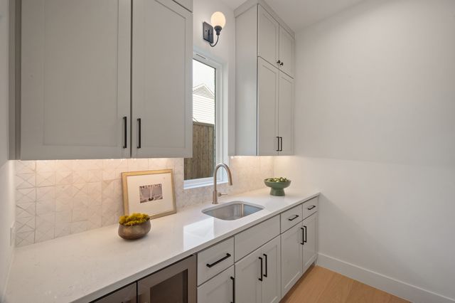 6108 Kenwood Avenue, Dallas, TX 75214