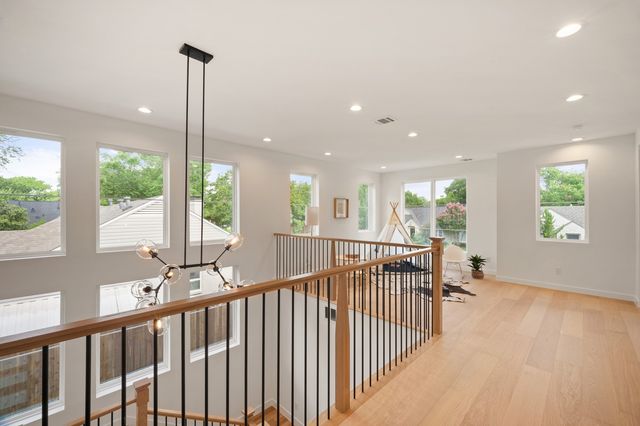 6108 Kenwood Avenue, Dallas, TX 75214