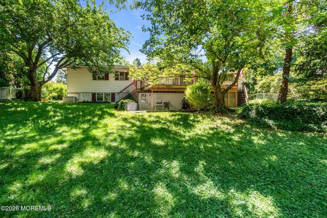 39 Court Drive, Shrewsbury Boro, NJ 07702