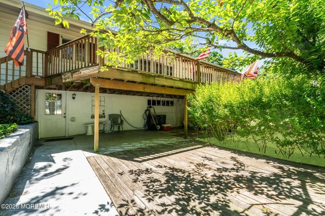 39 Court Drive, Shrewsbury Boro, NJ 07702
