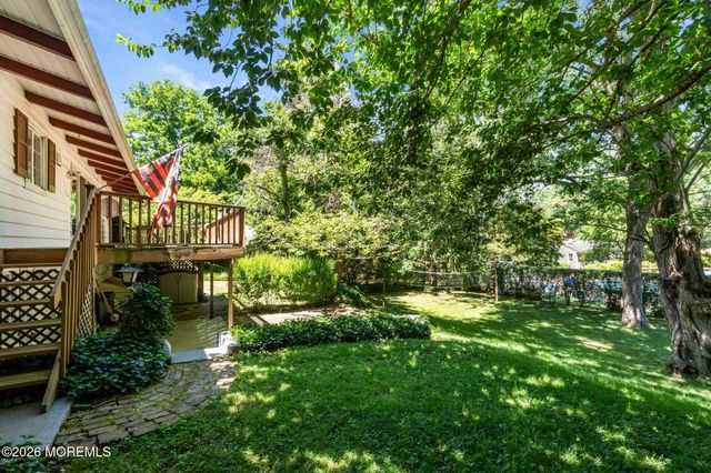 39 Court Drive, Shrewsbury Boro, NJ 07702