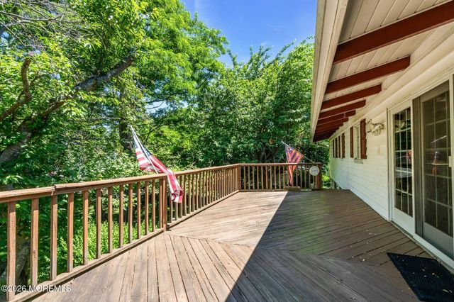 39 Court Drive, Shrewsbury Boro, NJ 07702
