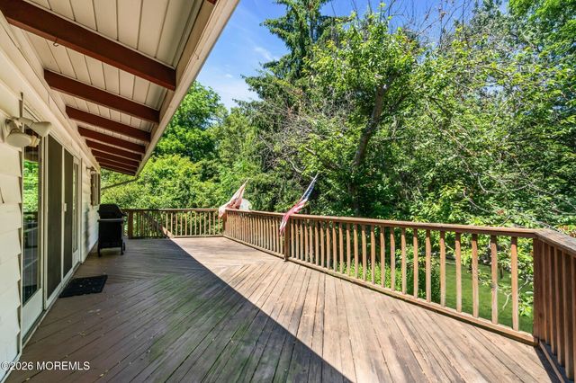 39 Court Drive, Shrewsbury Boro, NJ 07702