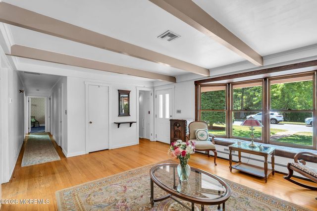 39 Court Drive, Shrewsbury Boro, NJ 07702