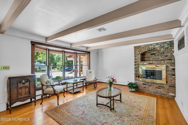 39 Court Drive, Shrewsbury Boro, NJ 07702