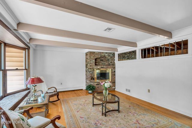 39 Court Drive, Shrewsbury Boro, NJ 07702
