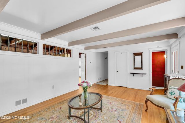 39 Court Drive, Shrewsbury Boro, NJ 07702