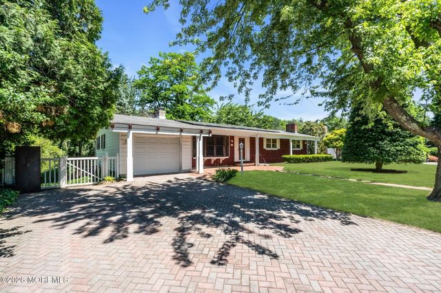 39 Court Drive, Shrewsbury Boro, NJ 07702